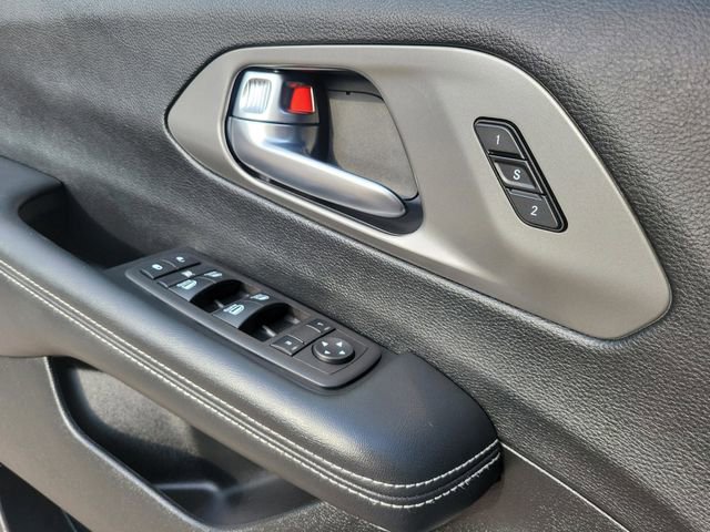 Used 2025 Chrysler Pacifica Select image 13