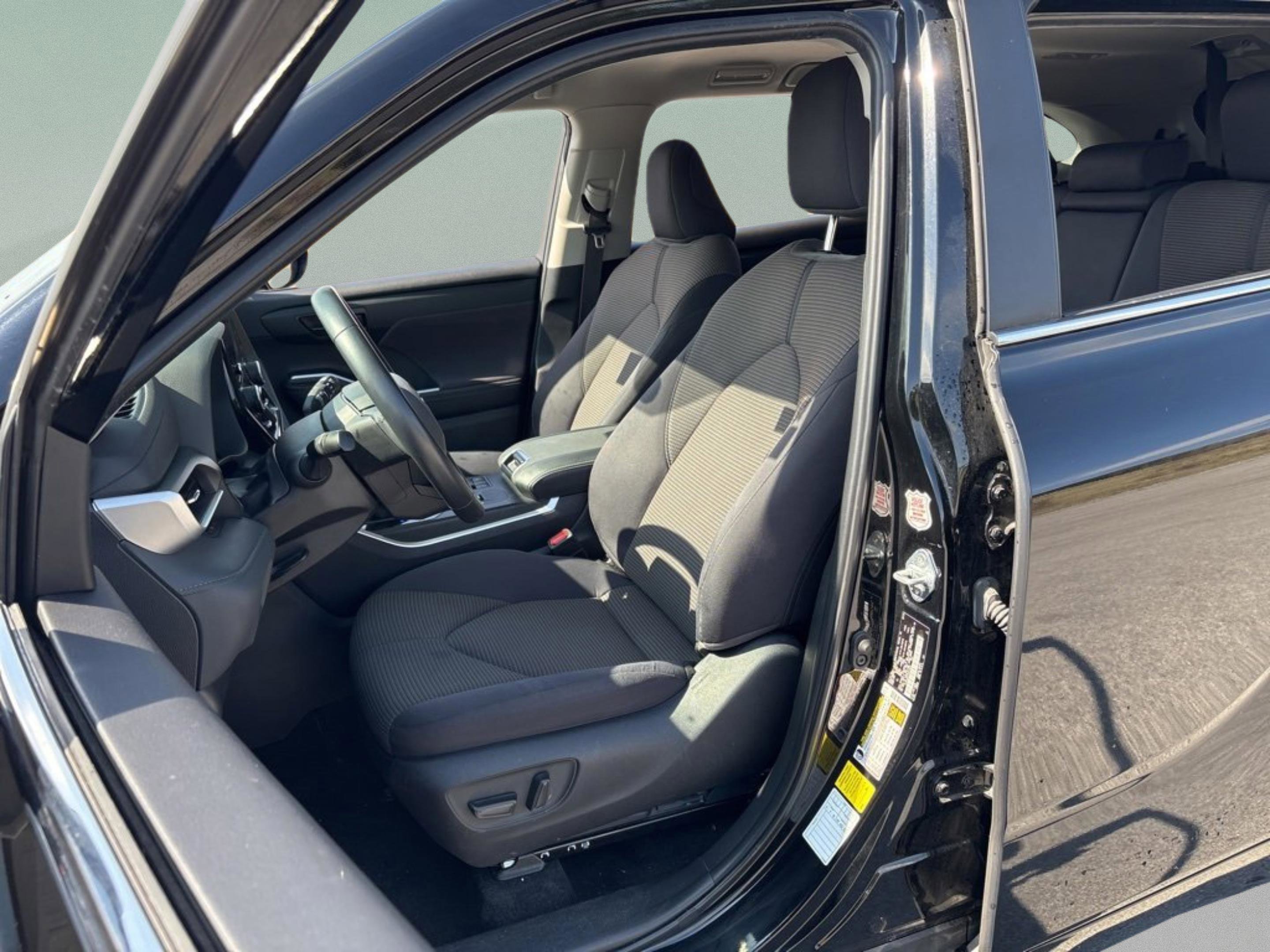 Certified 2024 Toyota Highlander LE image 25