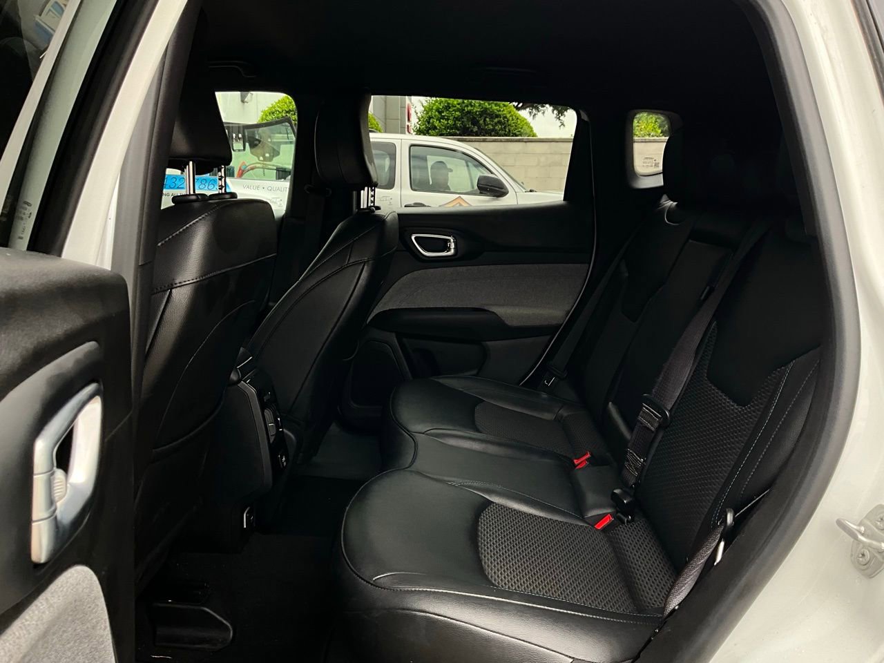 Used 2025 Jeep Compass Latitude image 11