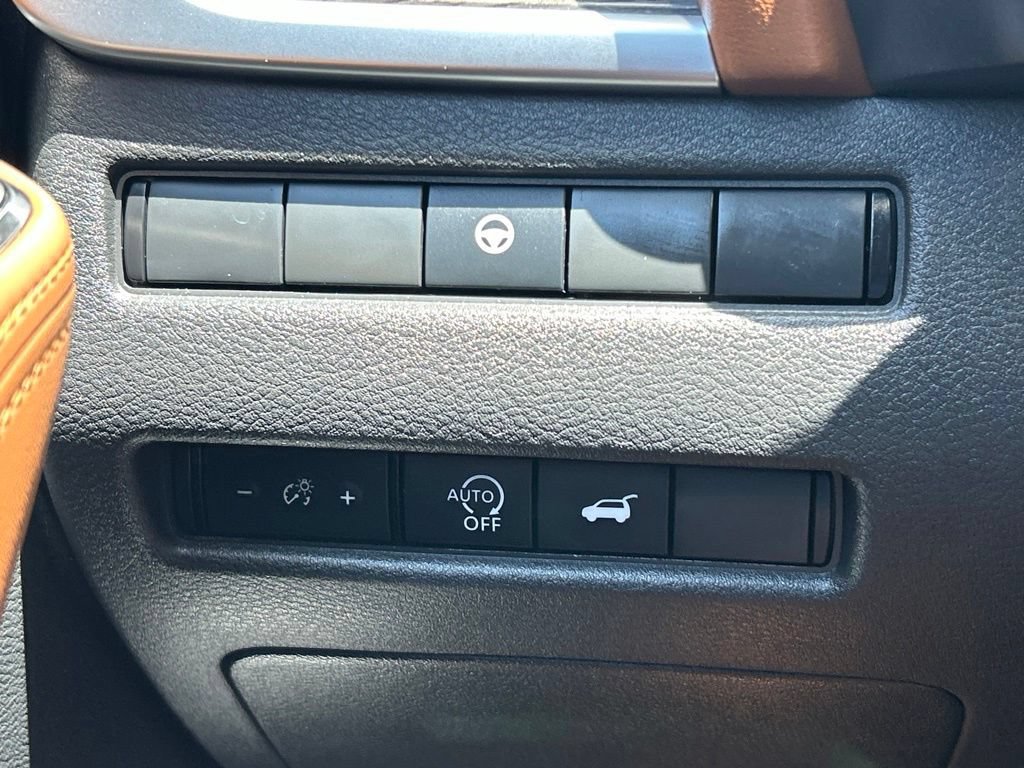 Certified 2024 Nissan Rogue Platinum FWD image 32