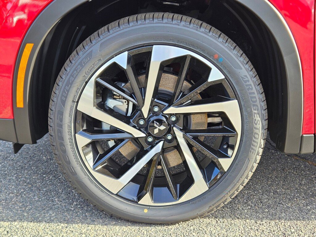 New 2025 Mitsubishi Outlander SE image 30