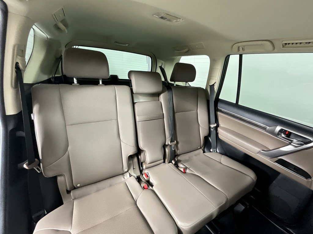 Used 2022 Lexus GX 460 Premium w/ Premium Package image 22