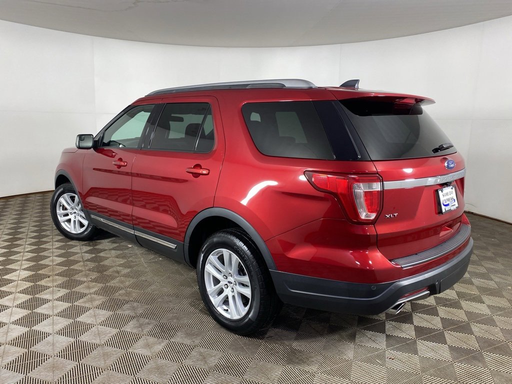 Used 2018 Ford Explorer XLT image 27