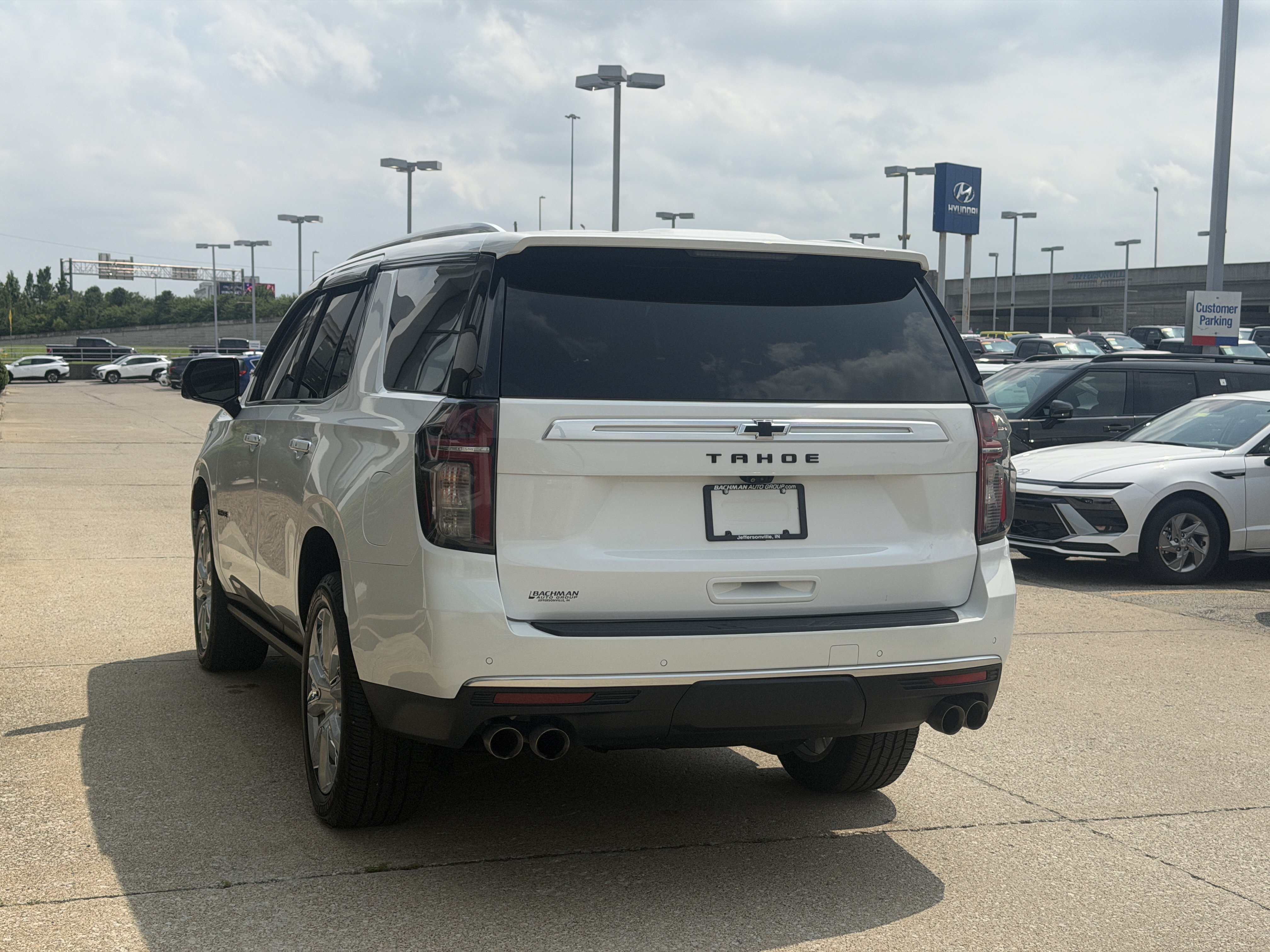 Used 2021 Chevrolet Tahoe High Country w/ Premium Package AWD/4WD image 7