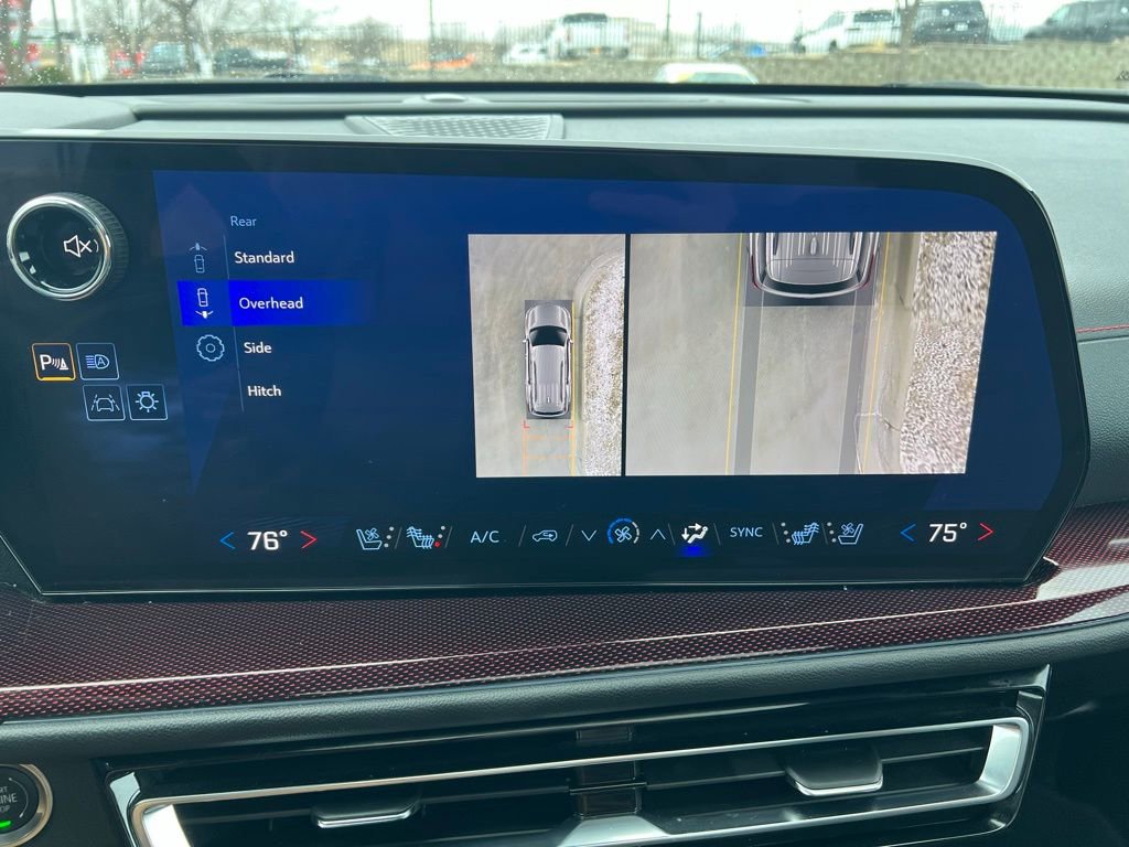 Used 2024 Chevrolet Traverse RS image 40