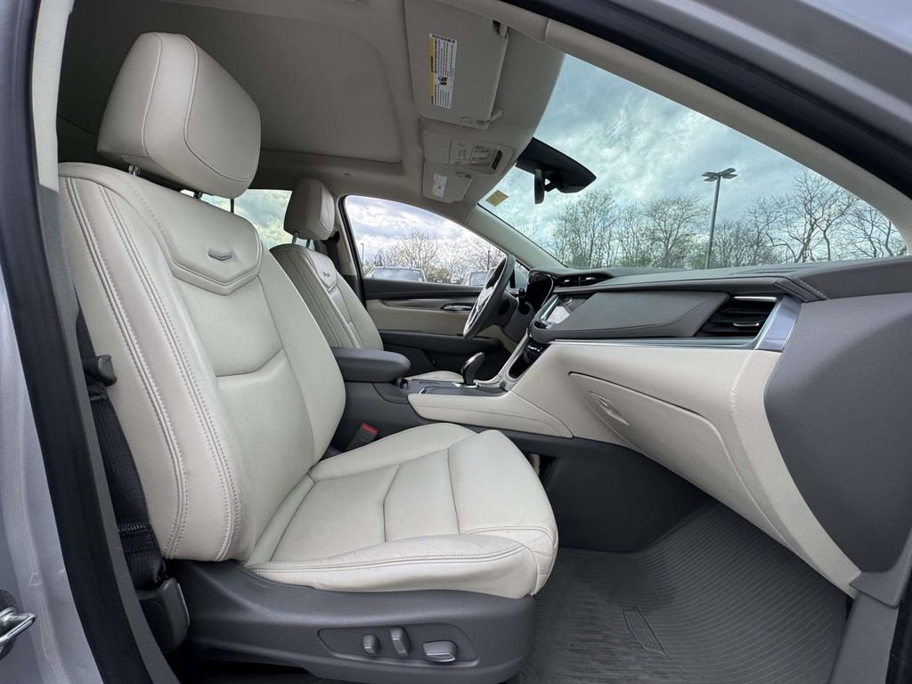 Used 2017 Cadillac XT5 Premium Luxury FWD image 17