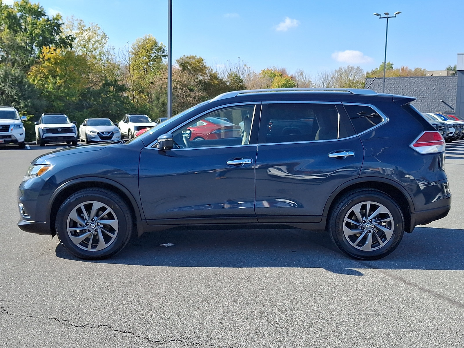 Used 2016 Nissan Rogue SL AWD/4WD image 4
