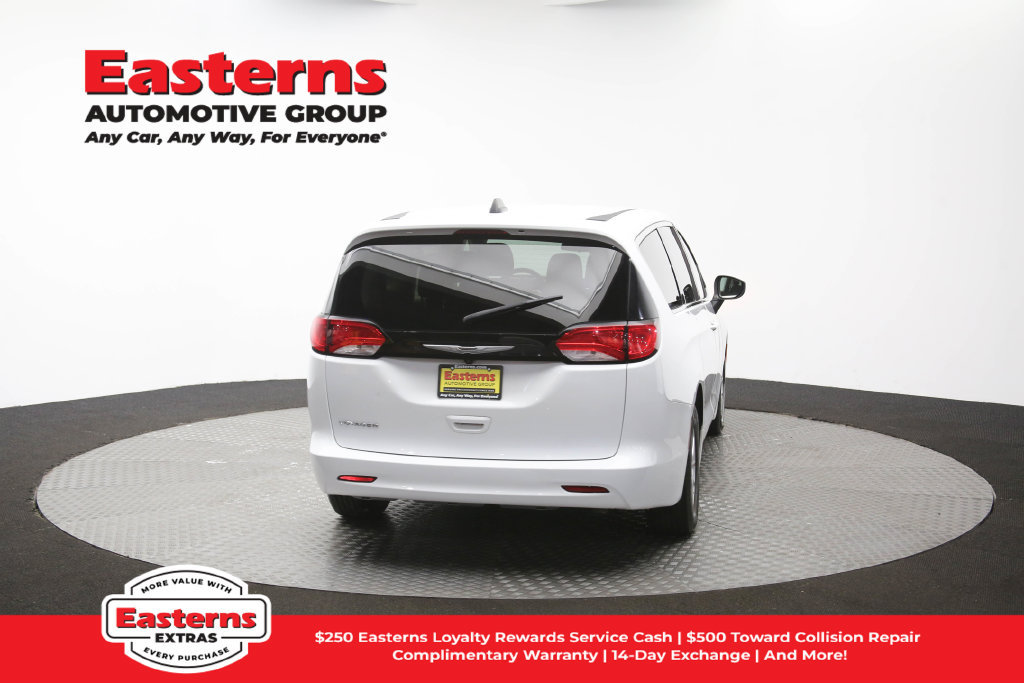 Used 2022 Chrysler Voyager LX FWD image 38