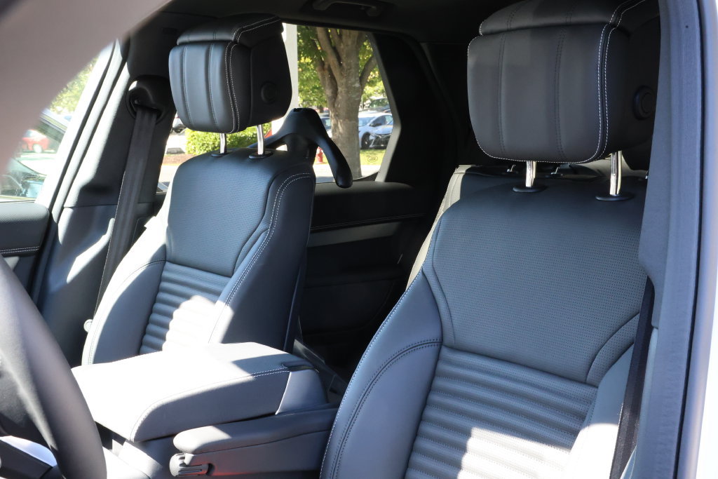 New 2026 Land Rover Discovery Limited Edition AWD/4WD image 9