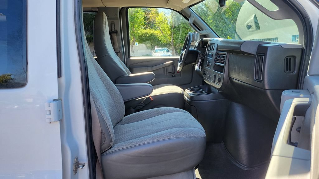 Used 2020 Chevrolet Express 2500 LT w/ LT Preferred Equipment Group RWD image 19