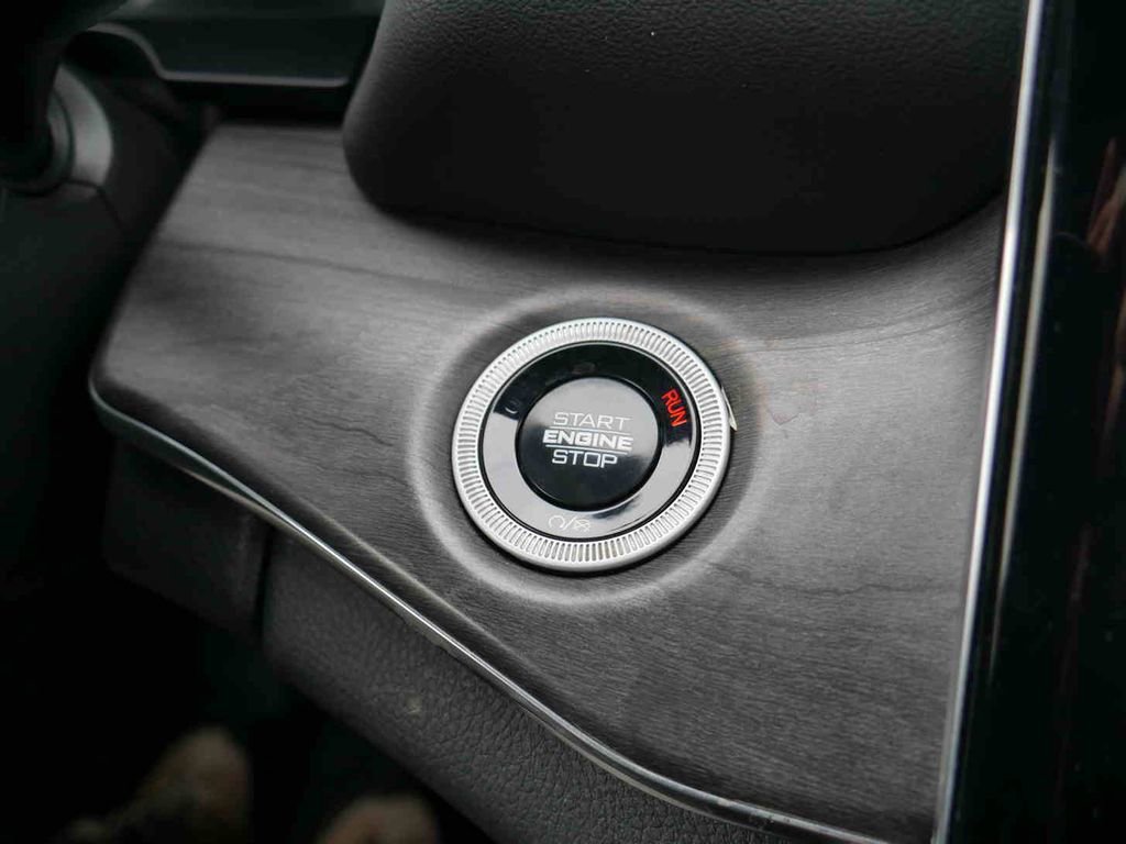 Used 2024 Jeep Grand Cherokee Overland image 31