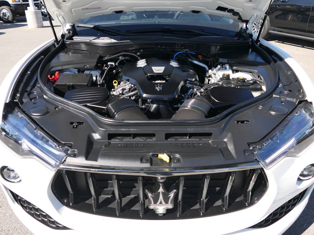 Used 2024 Maserati Levante GT Ultima AWD/4WD image 30