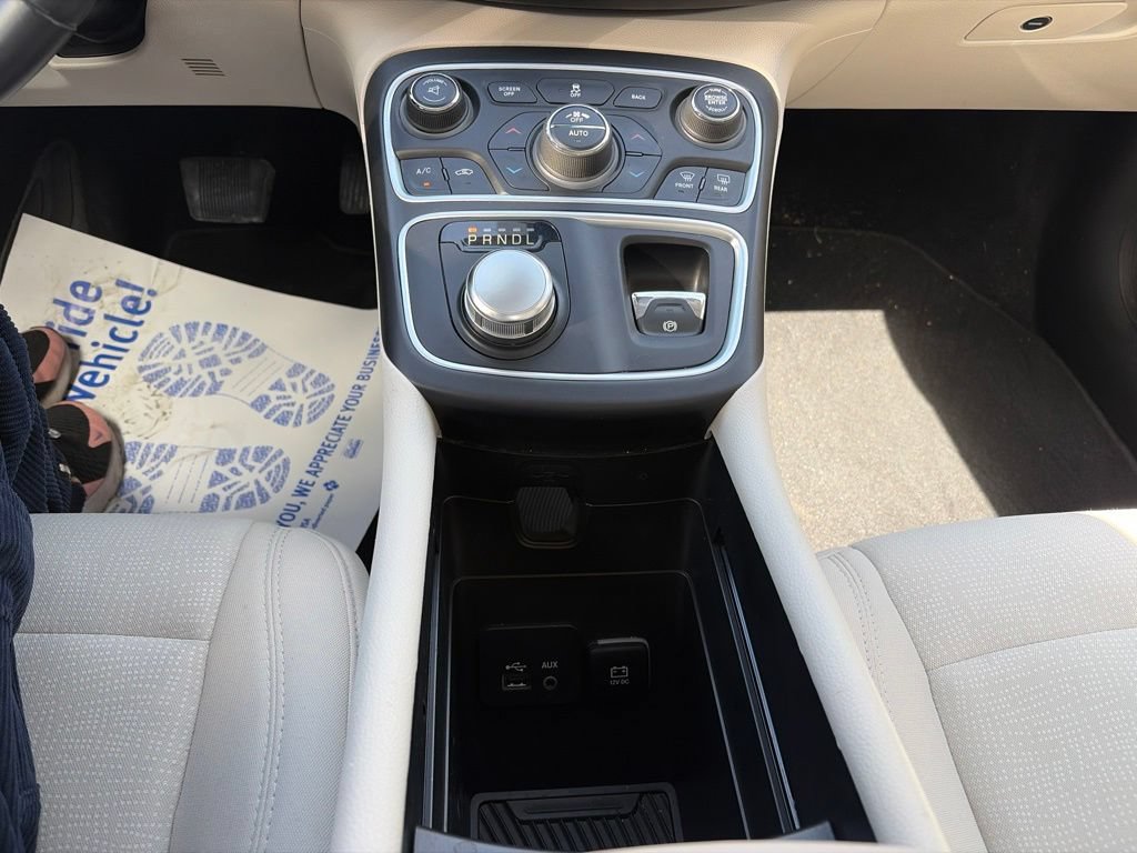Used 2015 Chrysler 200 Limited w/ Convenience Group FWD image 16
