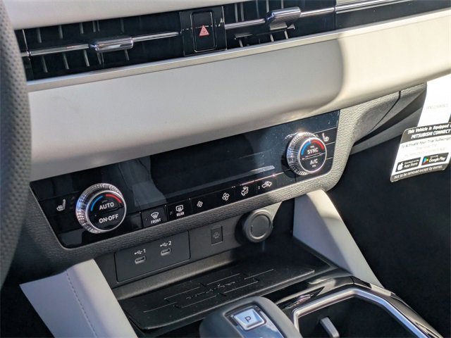 New 2025 Mitsubishi Outlander SE image 23