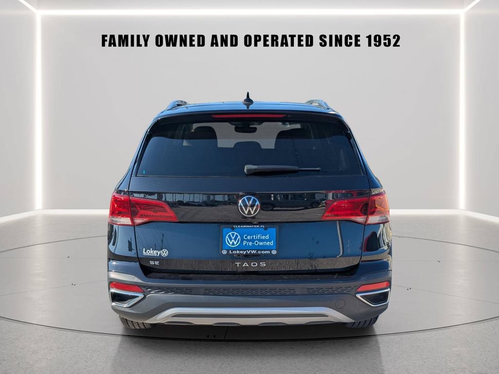 Certified 2023 Volkswagen Taos SE w/ Black Wheel Package FWD image 5