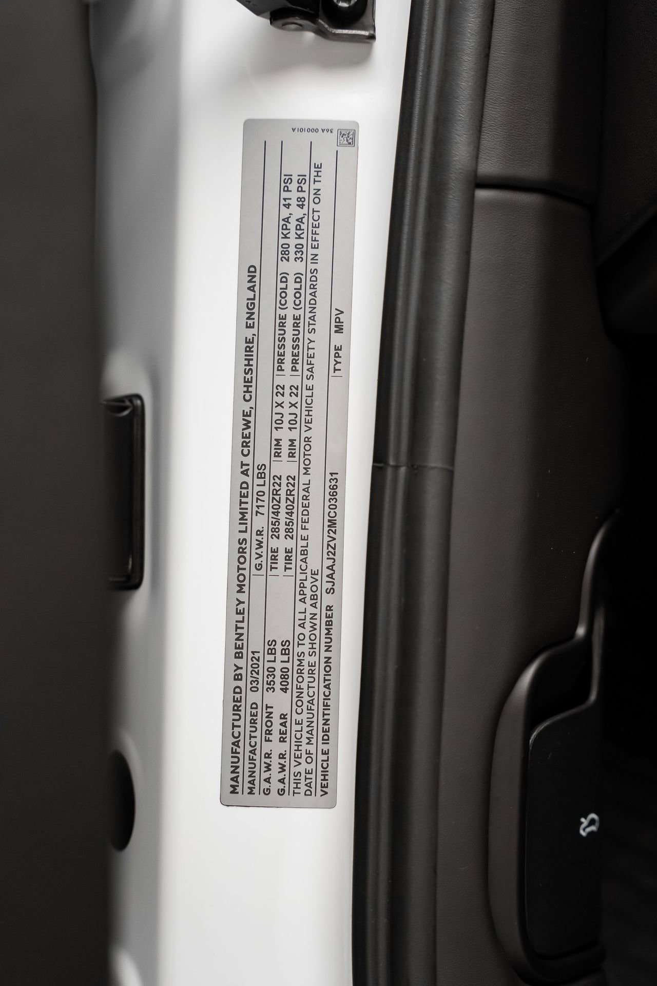 Used 2021 Bentley Bentayga Plug-In Hybrid image 56