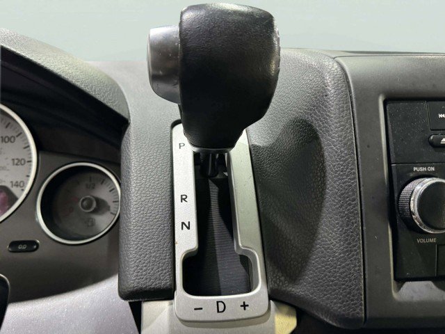 Used 2012 Volkswagen Routan S image 30