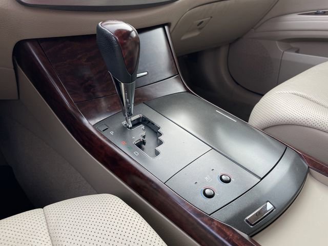 Used 2011 Toyota Avalon Limited image 19