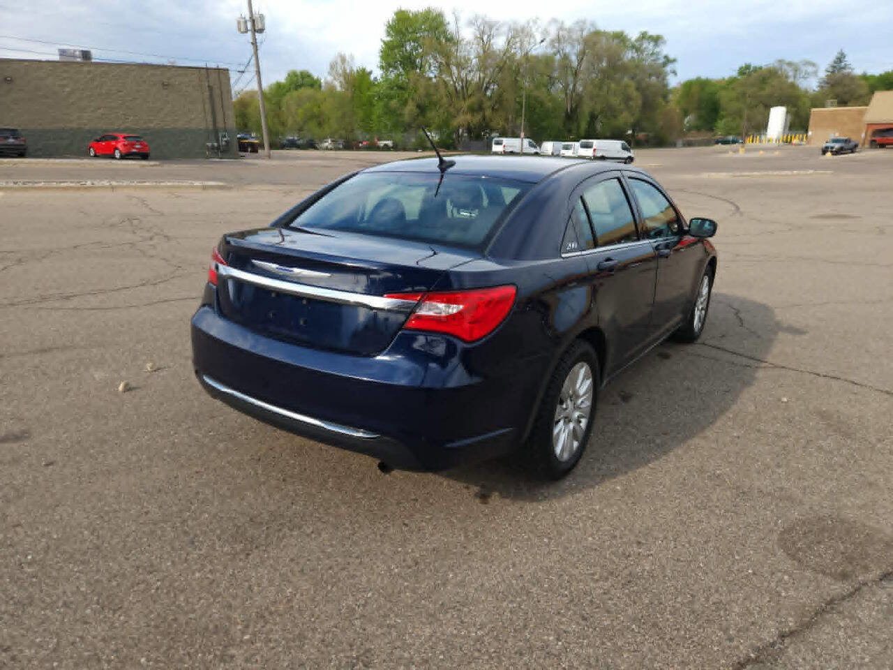Used 2013 Chrysler 200 LX FWD image 4