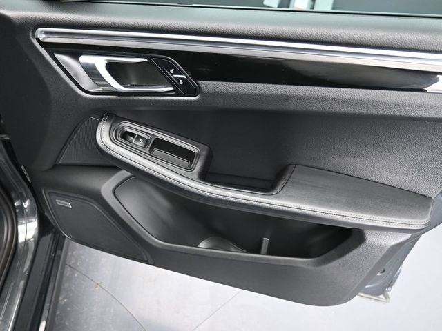 Used 2017 Porsche Macan GTS w/ Premium Package Plus image 36