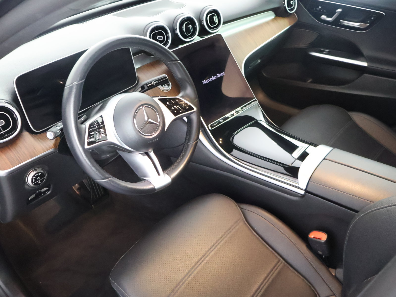 Used 2025 Mercedes-Benz C 300 4MATIC Sedan image 25