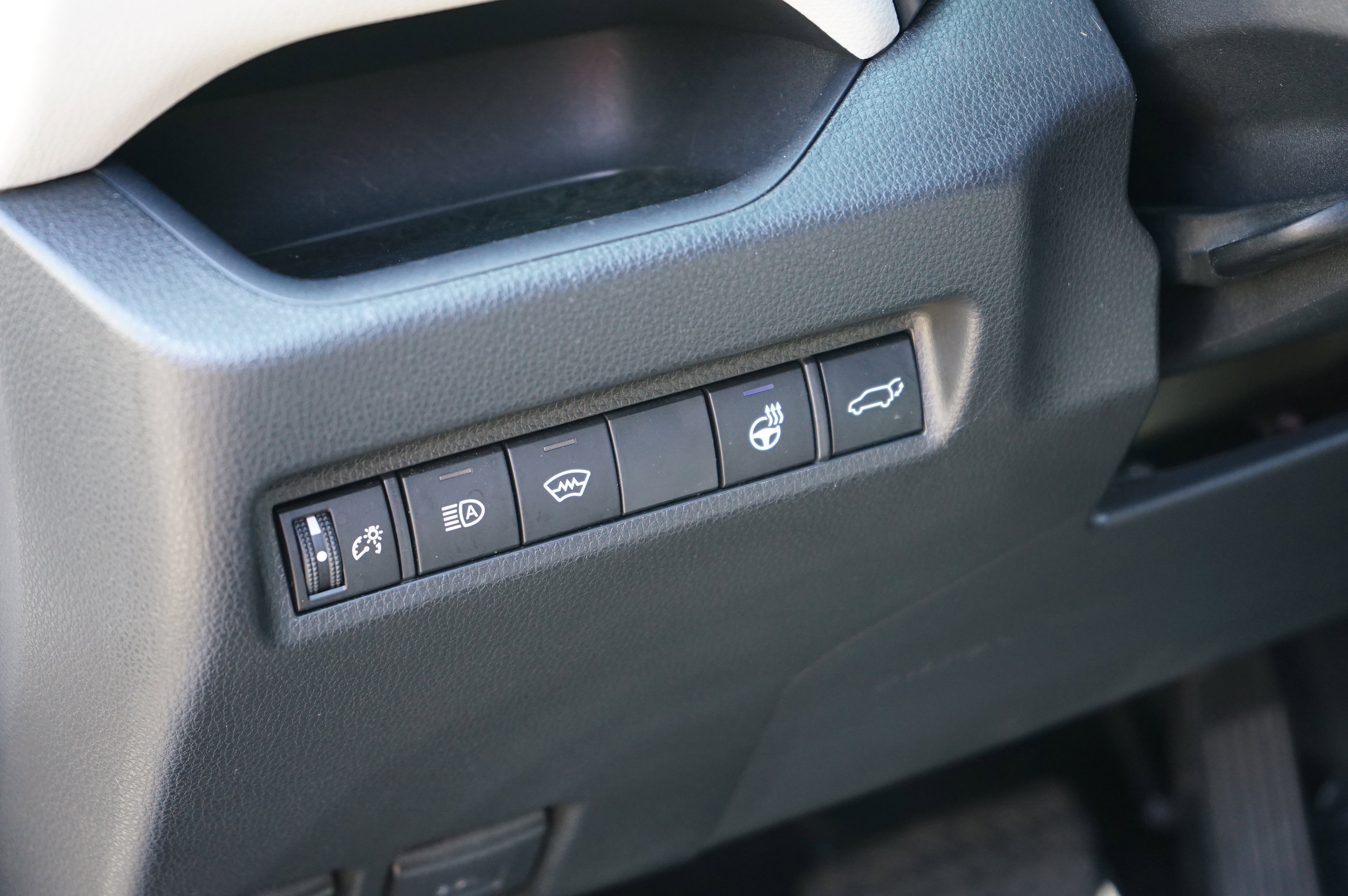 Used 2023 Toyota RAV4 XLE Premium image 17