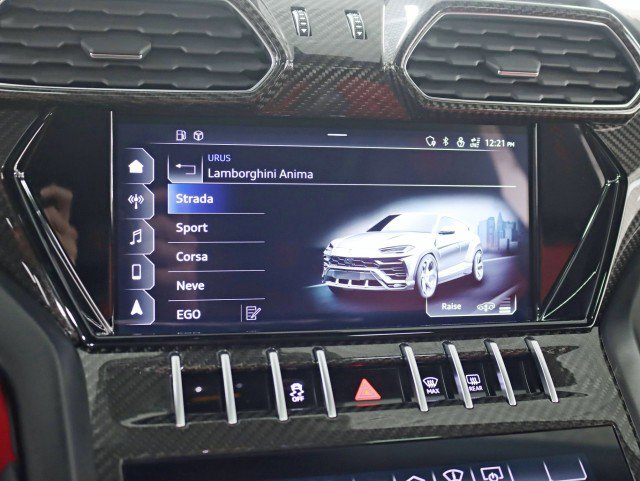 Used 2022 Lamborghini Urus AWD/4WD image 28