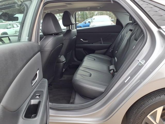 Used 2025 Hyundai Elantra Limited image 18