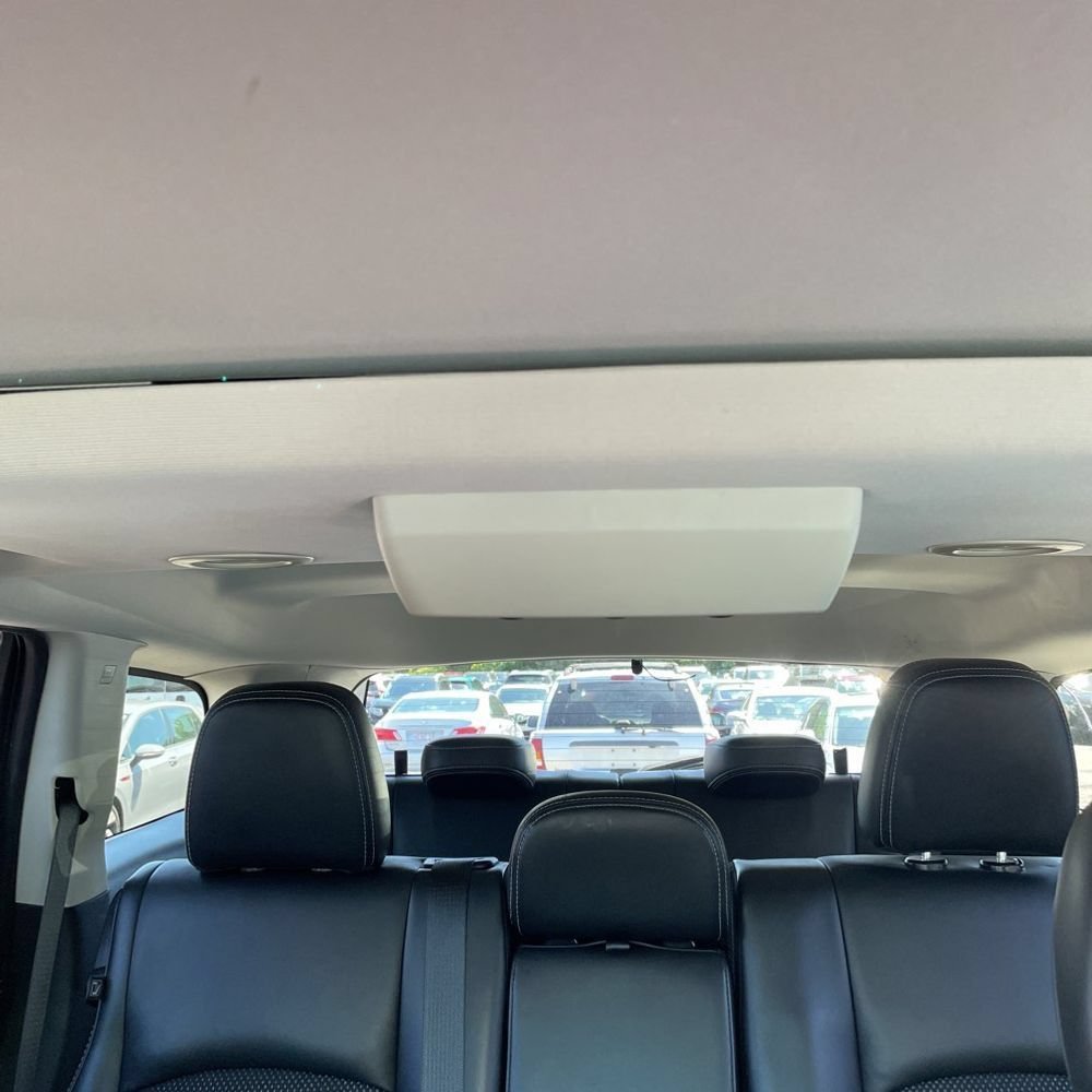 Used 2018 Dodge Journey Crossroad w/ Nav & Sun Group FWD image 11