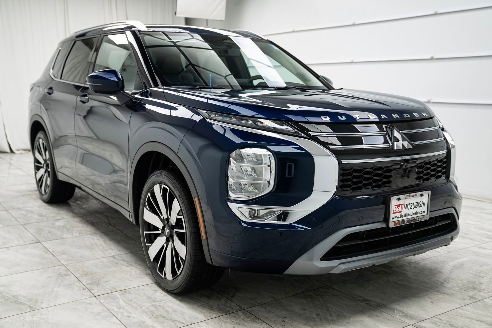 Used 2025 Mitsubishi Outlander SE image 4