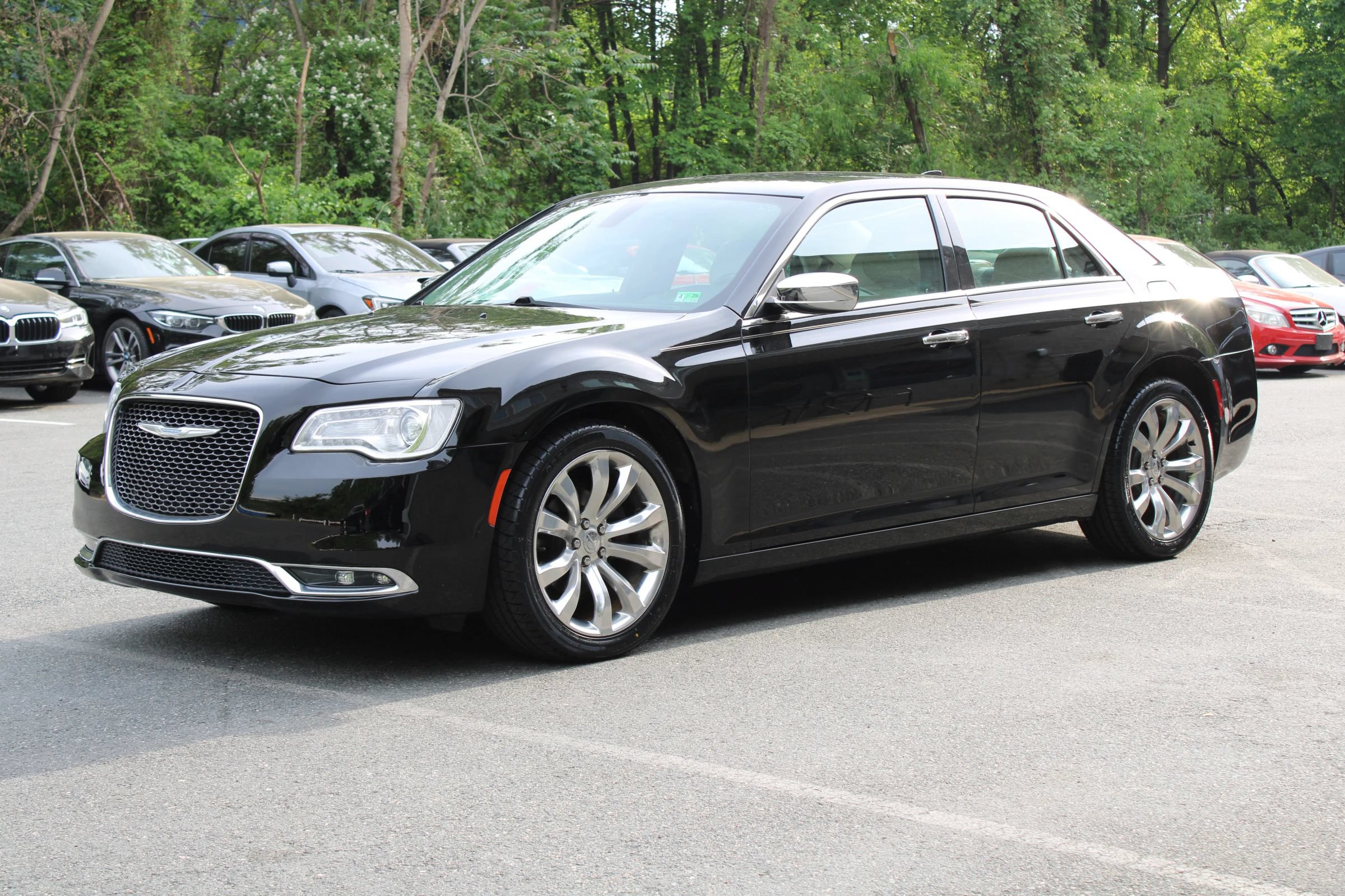 Used 2018 Chrysler 300 Limited RWD image 4