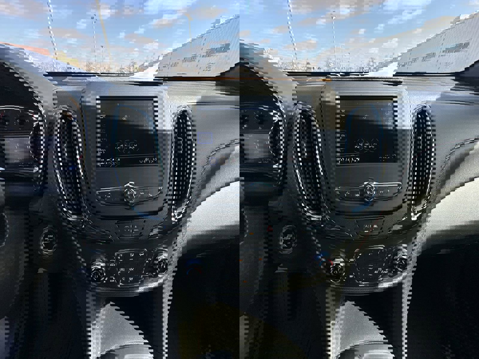 Used 2022 Chevrolet Equinox RS w/ LPO, Floor Liner Package FWD image 13