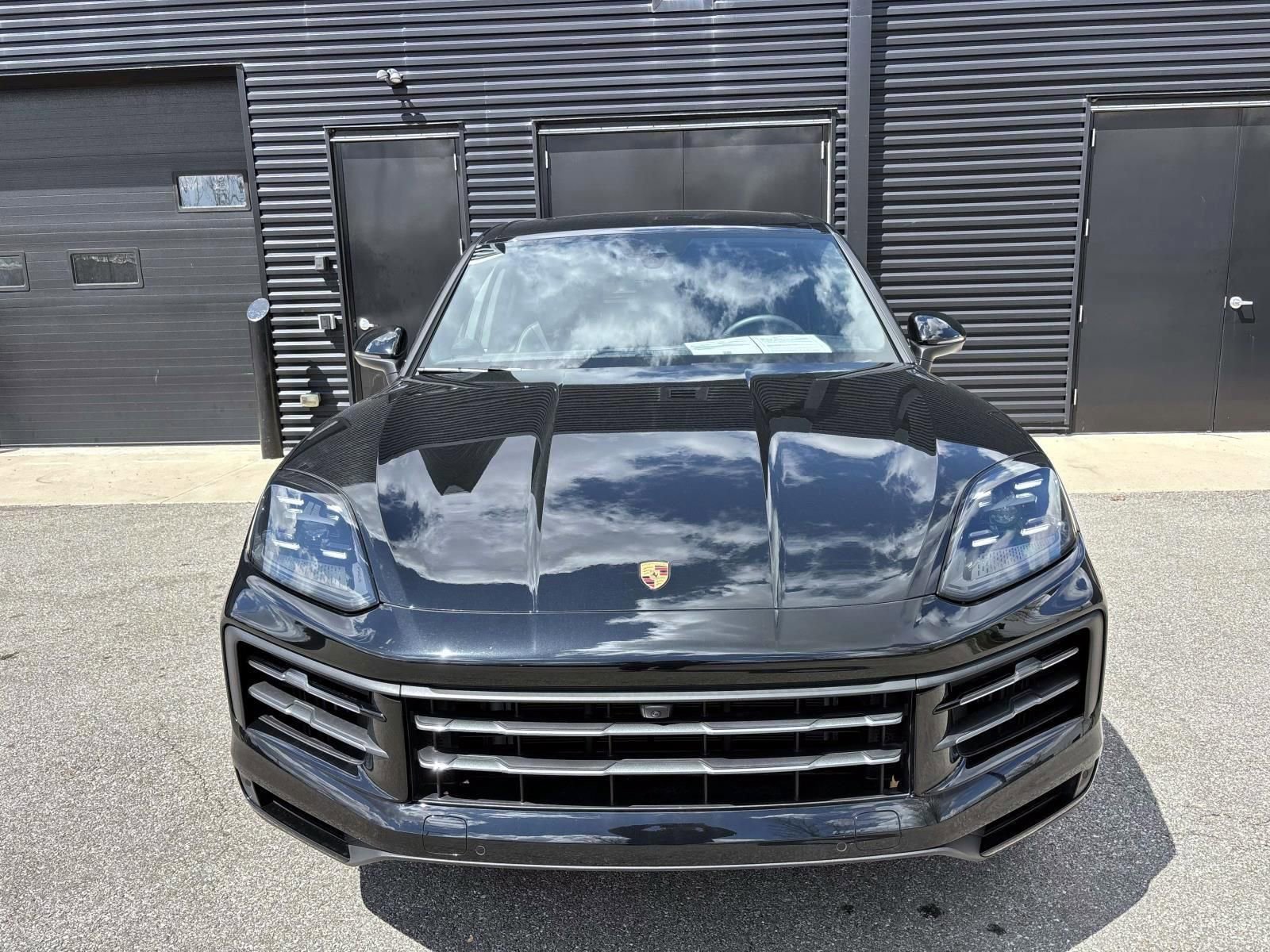Used 2025 Porsche Cayenne AWD/4WD image 13