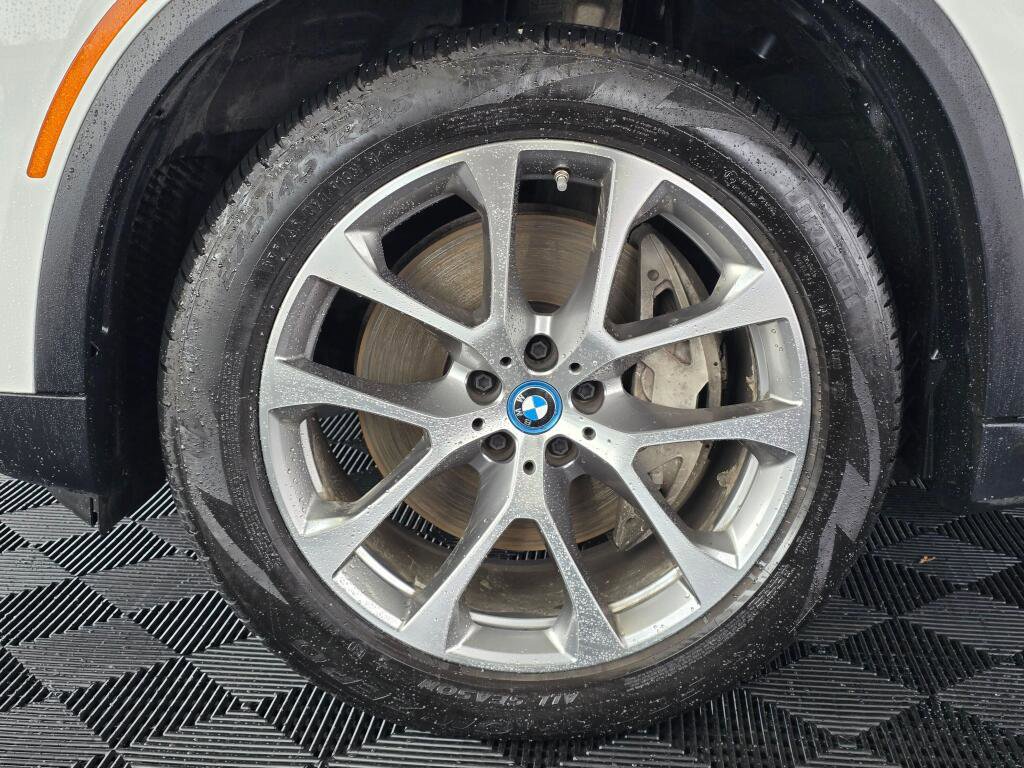 Used 2025 BMW X5 xDrive50e image 11