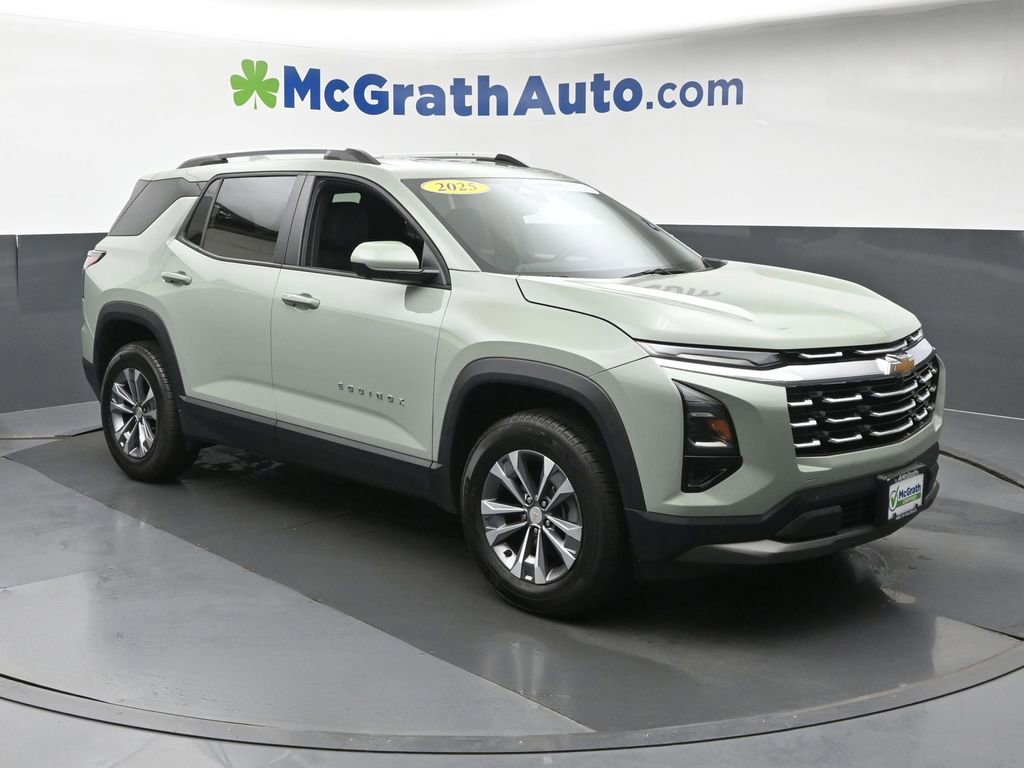 Used 2025 Chevrolet Equinox LT w/ Convenience Package II AWD/4WD image 2
