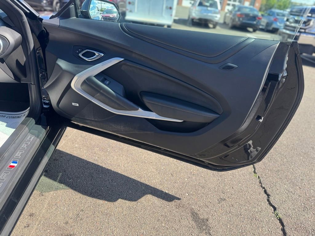 Used 2016 Chevrolet Camaro SS RWD image 19