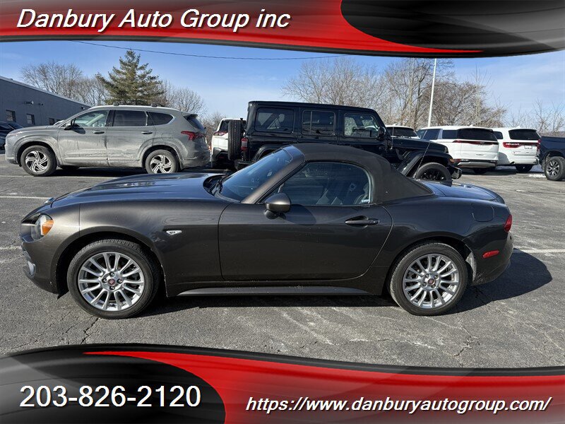 Used 2018 FIAT 124 Spider Classica w/ Technology & Siriusxm Group RWD image 3