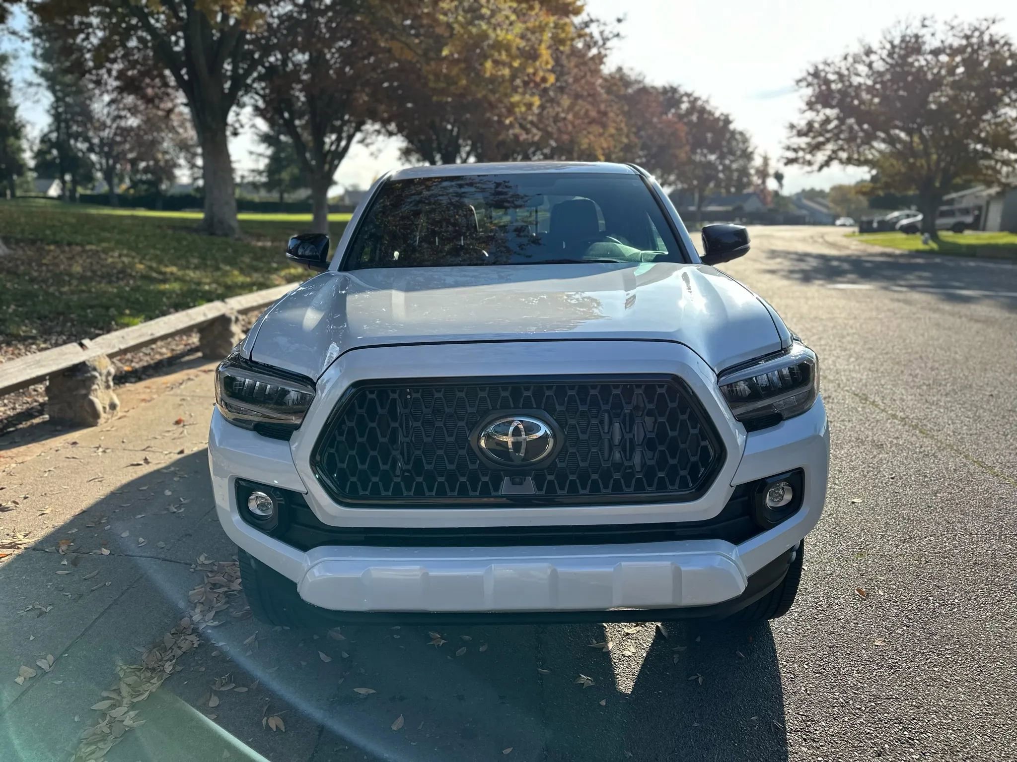 Used 2022 Toyota Tacoma Limited image 2