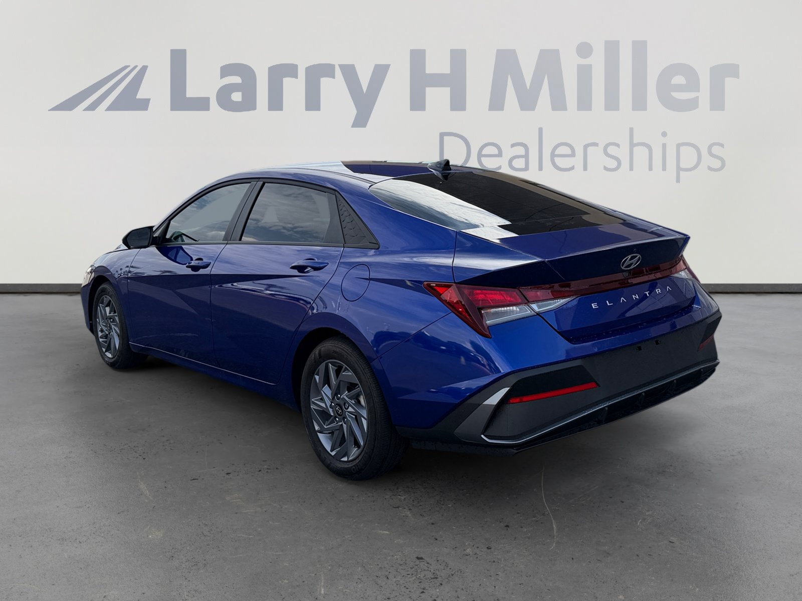 Used 2024 Hyundai Elantra SEL FWD image 3