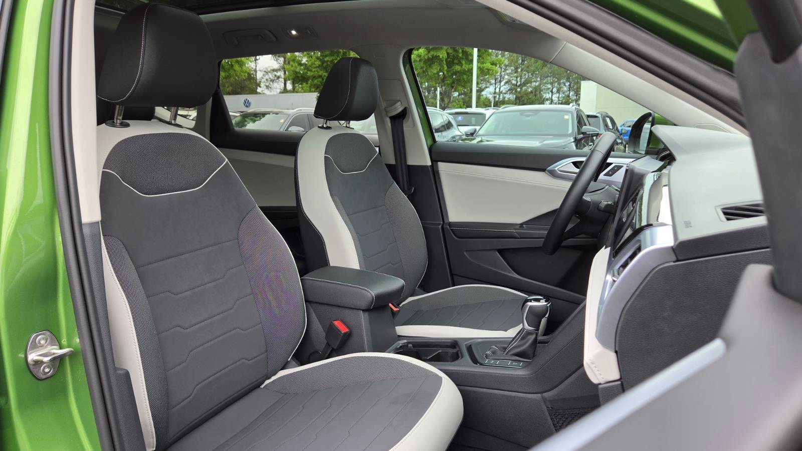 Certified 2025 Volkswagen Taos SE w/ Panoramic Sunroof Package FWD image 48