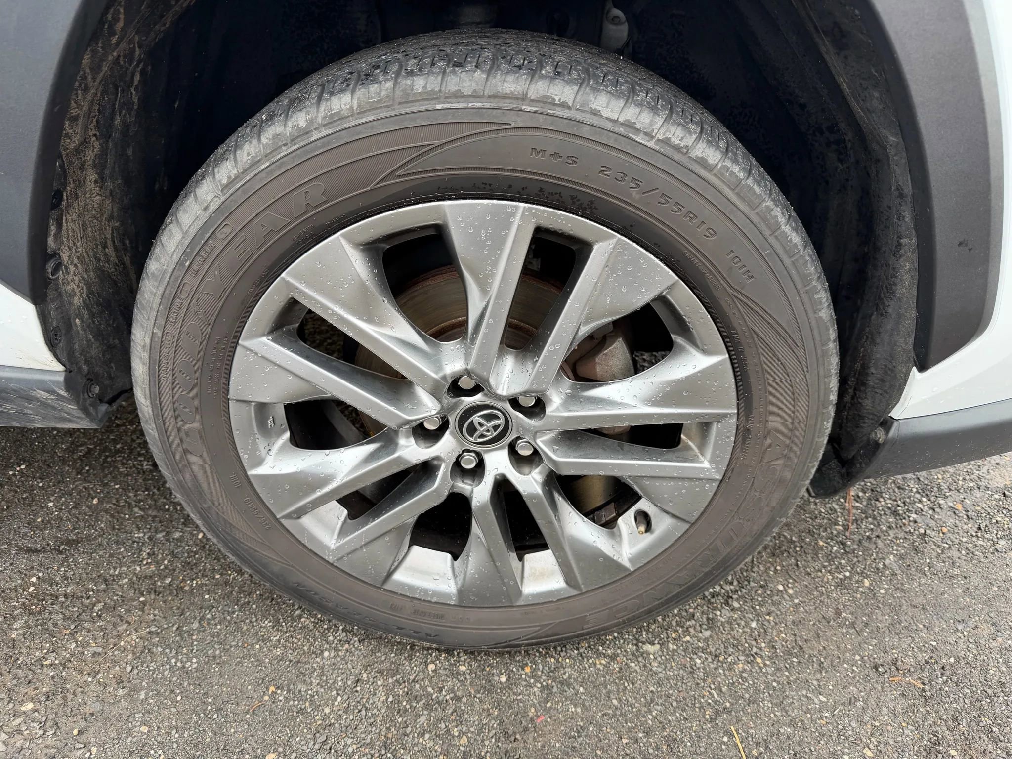 Used 2020 Toyota RAV4 XLE Premium image 9