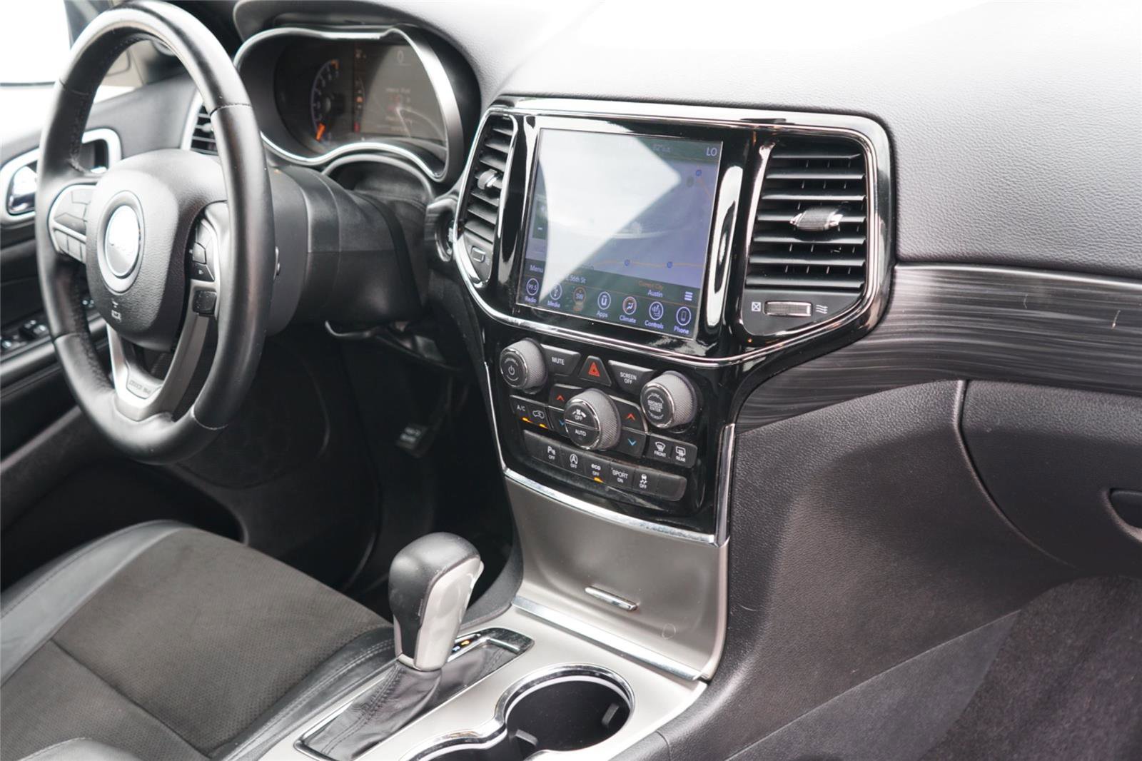 Used 2019 Jeep Grand Cherokee Altitude AWD/4WD image 28