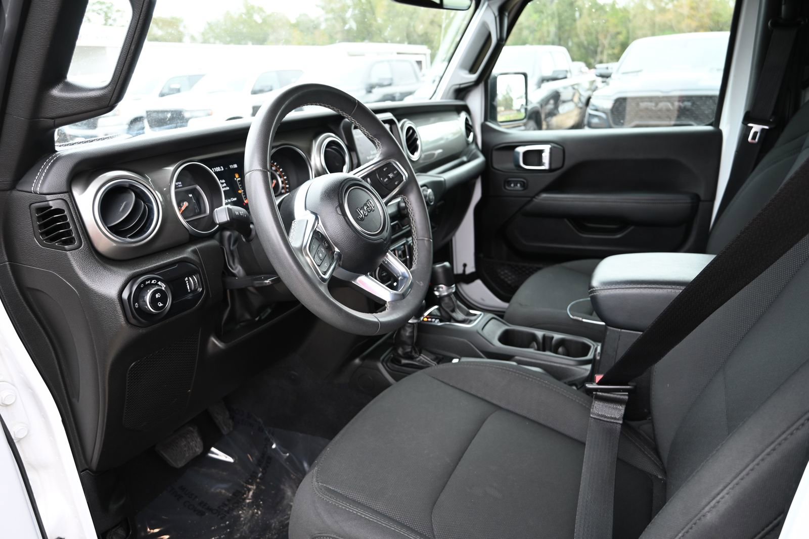 Used 2023 Jeep Gladiator Overland image 7