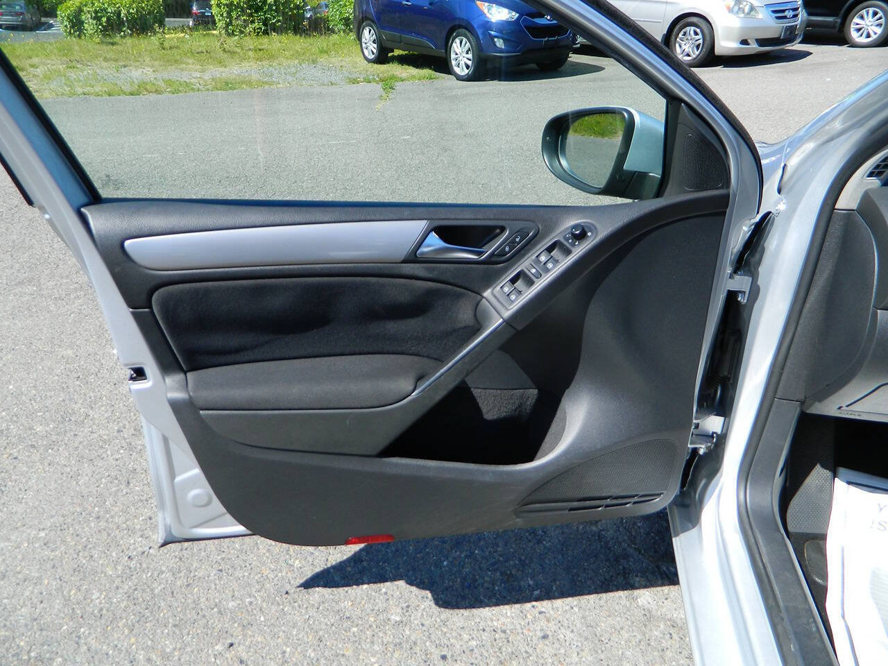 Used 2013 Volkswagen Golf 4-Door FWD image 20