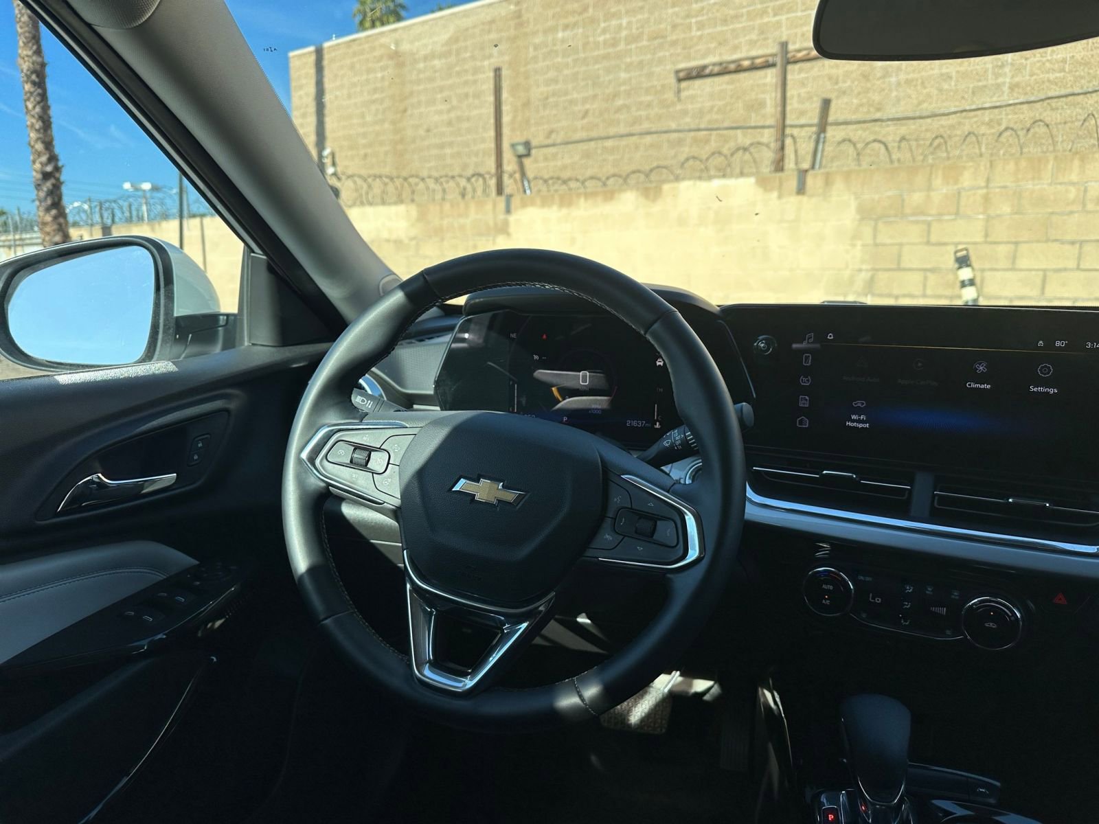 Used 2025 Chevrolet Trax LT w/ LT Convenience Package image 33