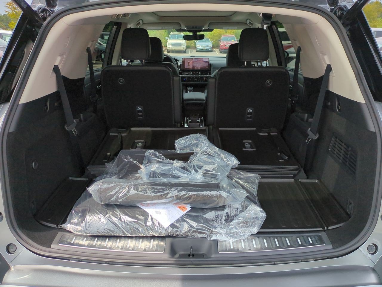 New 2026 Nissan Pathfinder Platinum w/ Accent Package FWD image 31