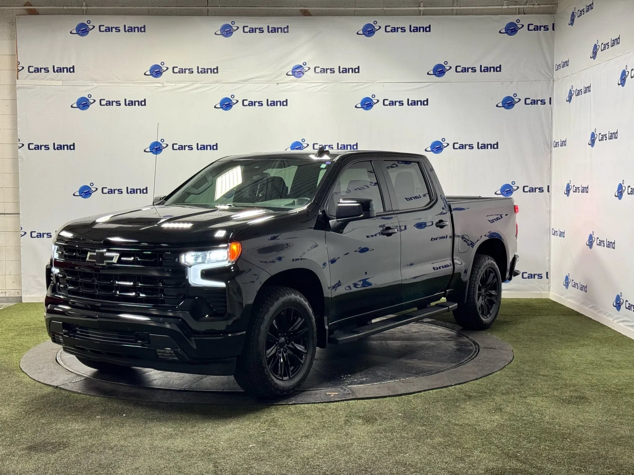 Used 2025 Chevrolet Silverado 1500 RST w/ Protection Package AWD/4WD image 2