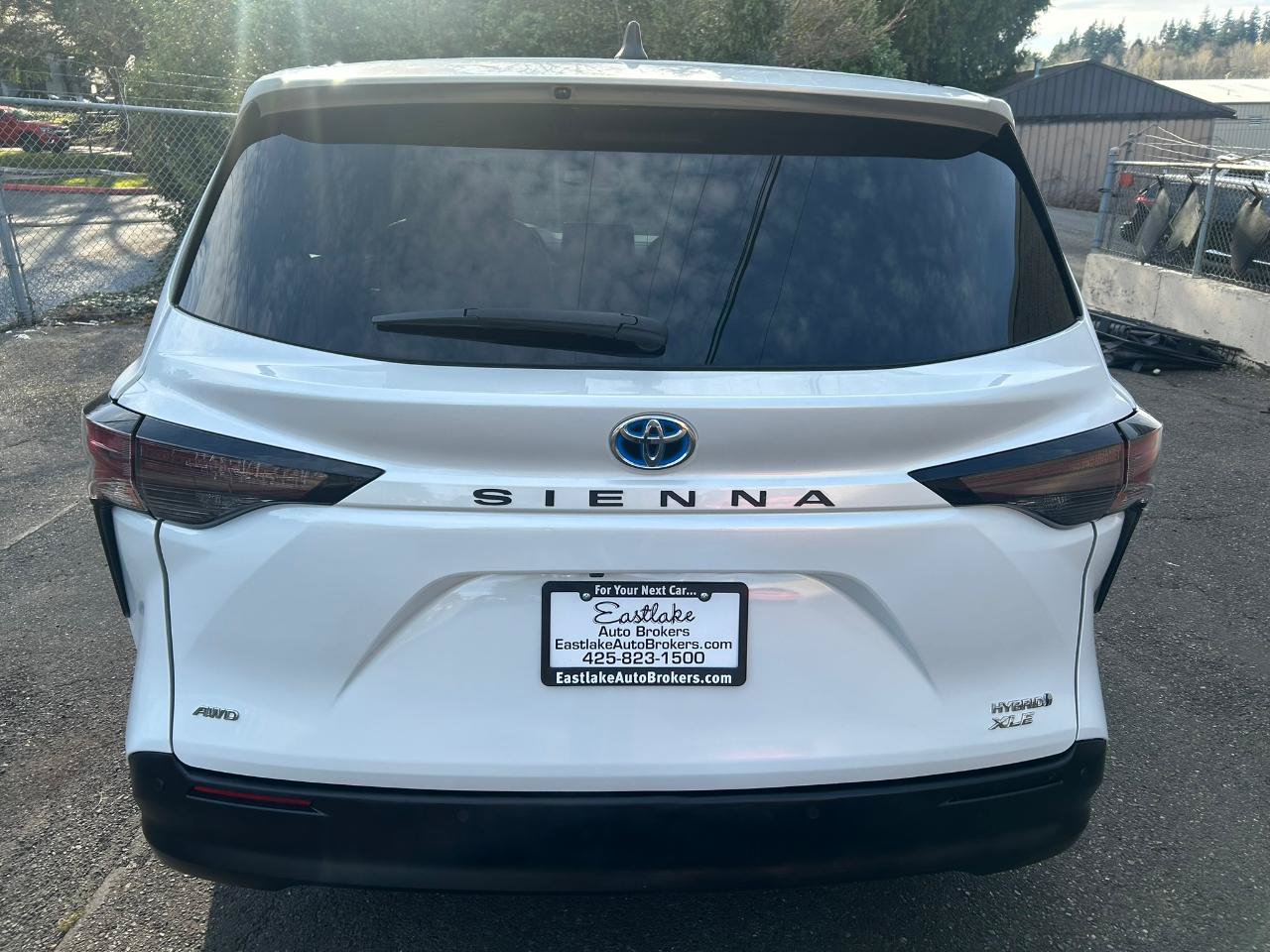 Used 2023 Toyota Sienna XLE AWD/4WD image 6