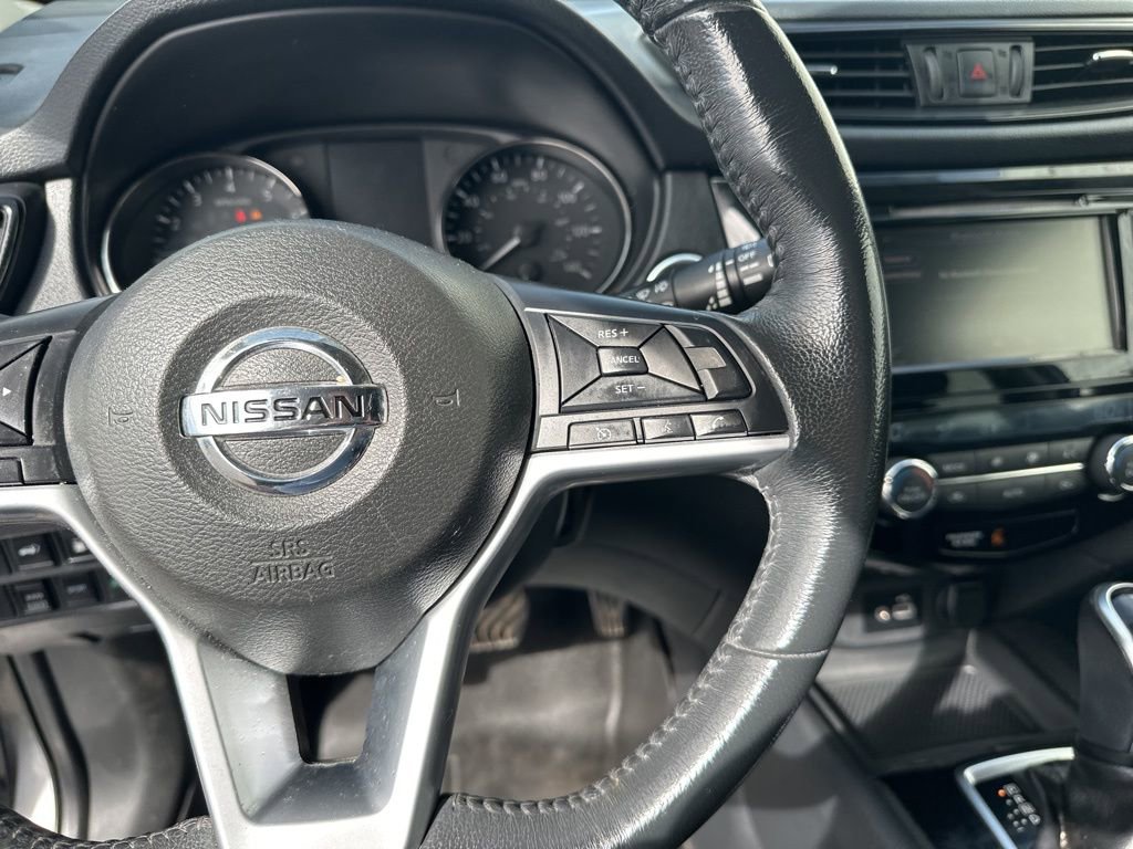 Used 2018 Nissan Rogue SV image 14