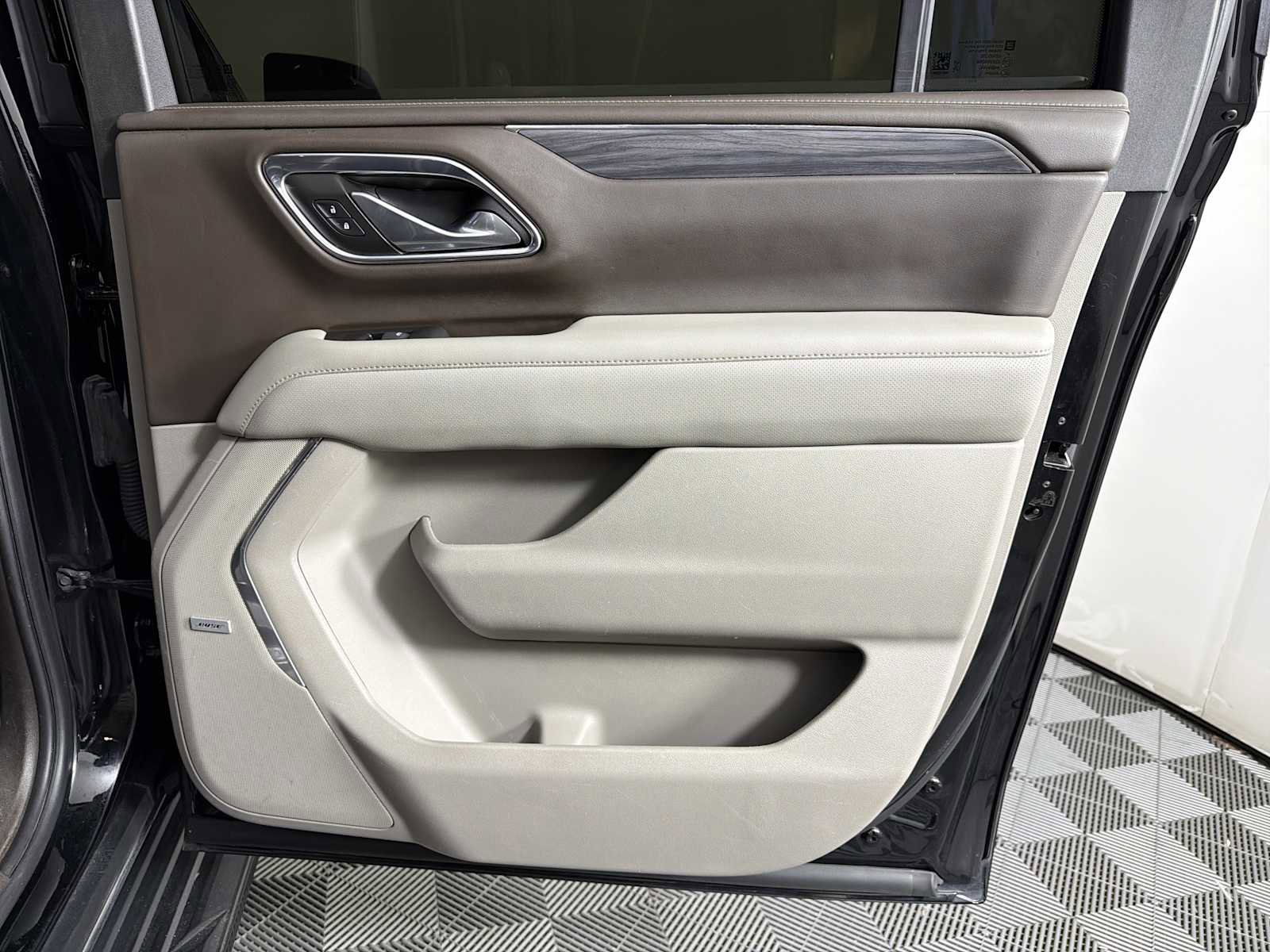 Used 2022 GMC Yukon XL SLT w/ SLT Luxury Package image 30